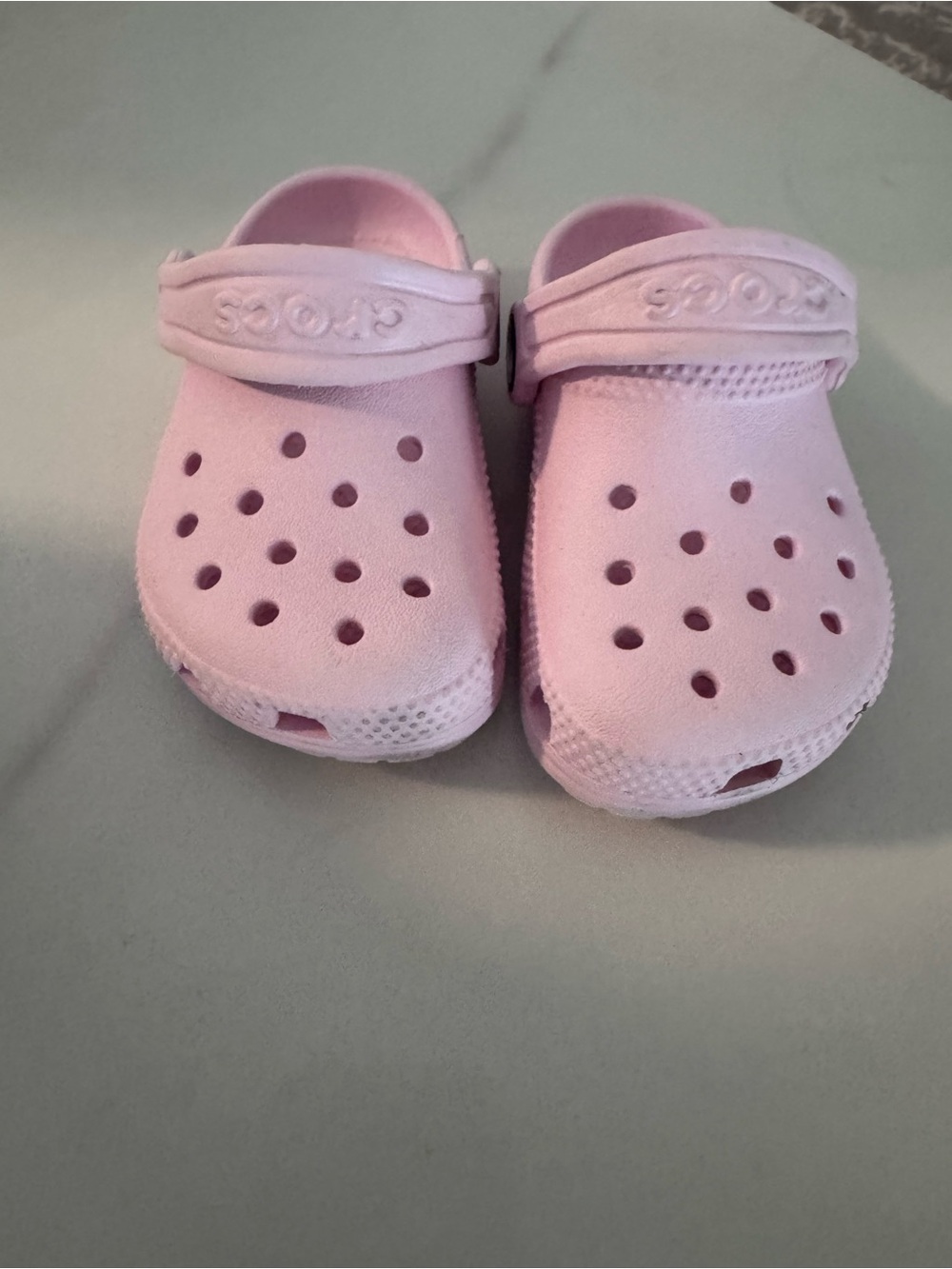 Kids Pink Classic Crocs Clogs – Size 6